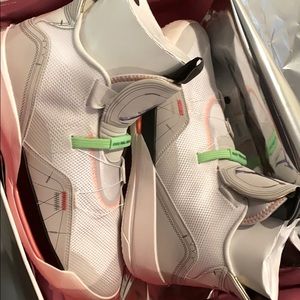 Air Jordan XXXlll pull tight laces pull release
